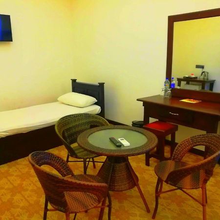 Euro Star Hotel Katunayaka Екстериор снимка
