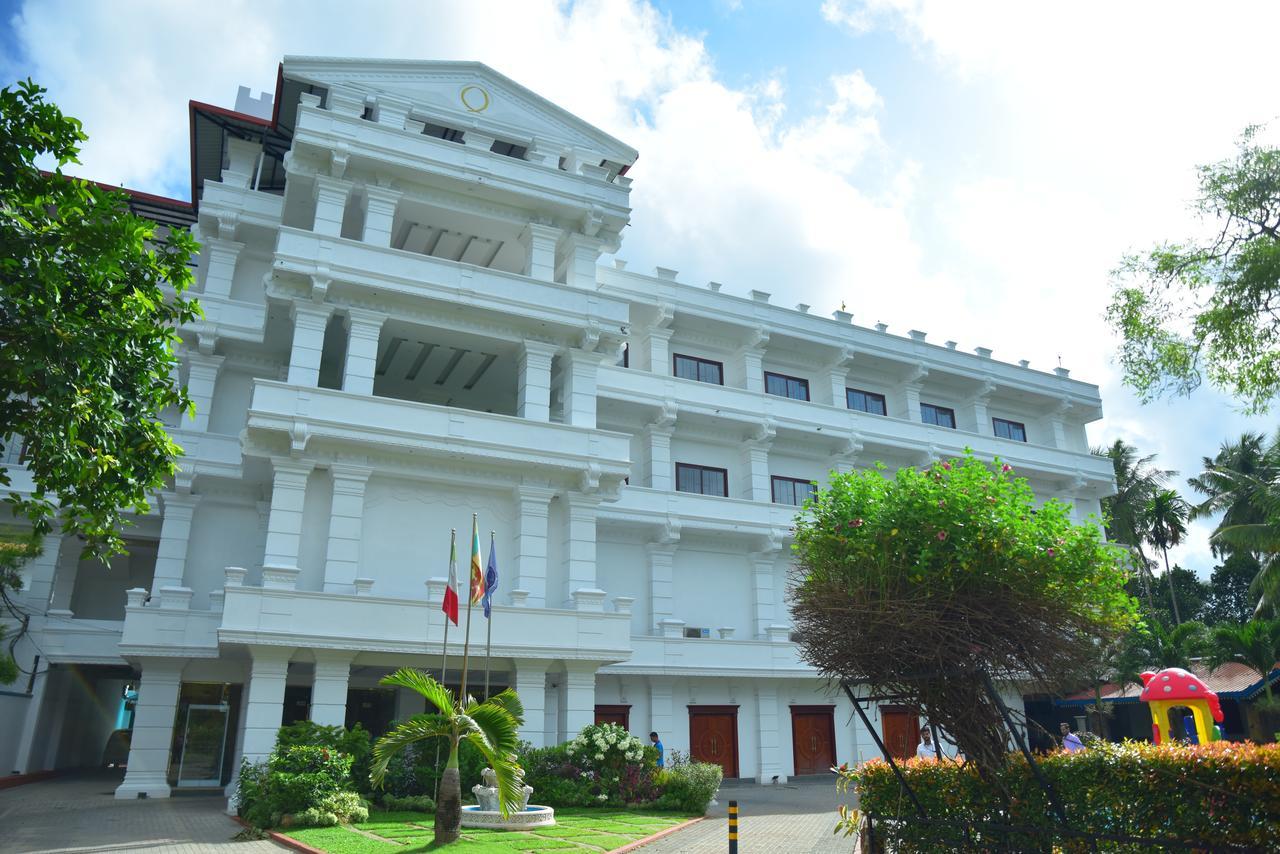 Euro Star Hotel Katunayaka Екстериор снимка