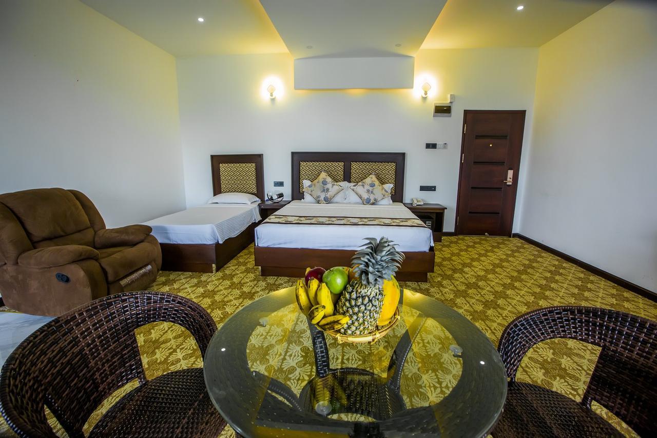 Euro Star Hotel Katunayaka Екстериор снимка
