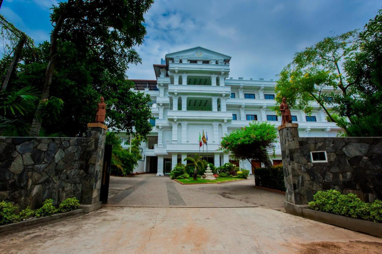 Euro Star Hotel Katunayaka Екстериор снимка