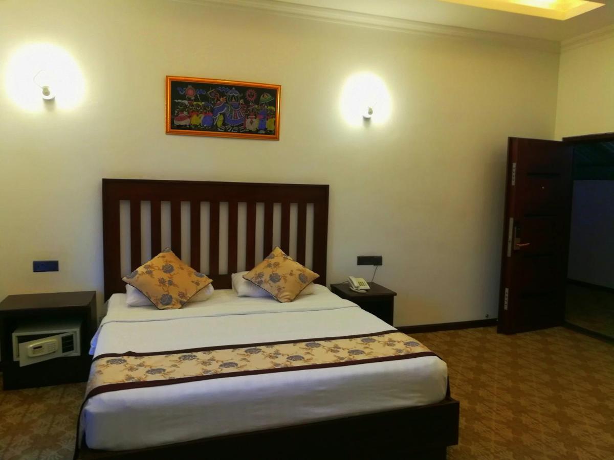 Euro Star Hotel Katunayaka Екстериор снимка
