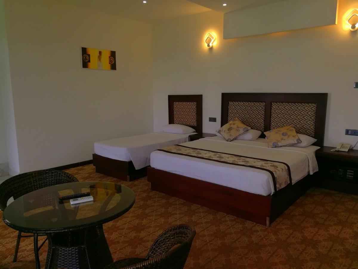 Euro Star Hotel Katunayaka Екстериор снимка